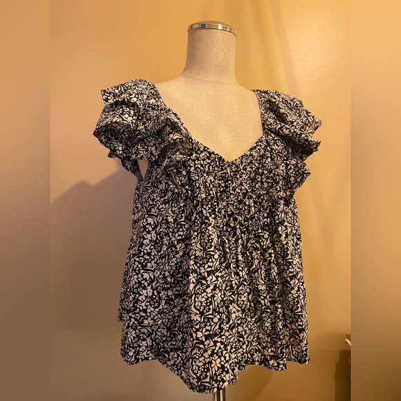❤️ Universal Thread Black and White Floral Blouse - Picture 4 of 7